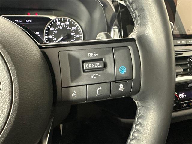 Photo of 2022 Brilliant Silver Metallic Nissan Pathfinder