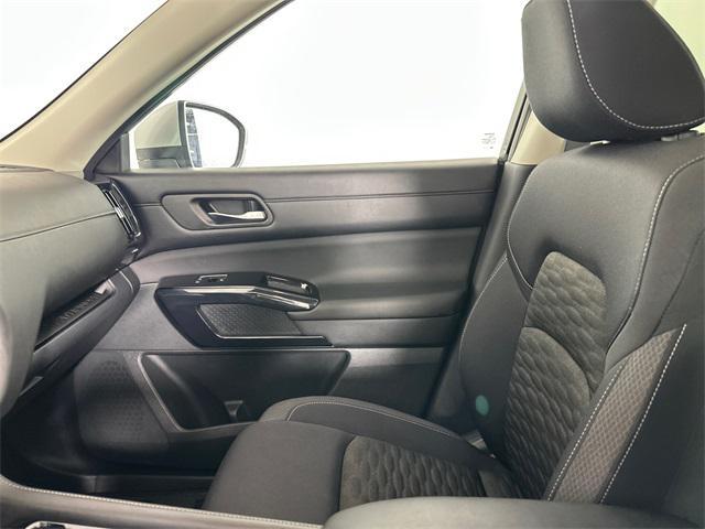 Photo of 2022 Brilliant Silver Metallic Nissan Pathfinder