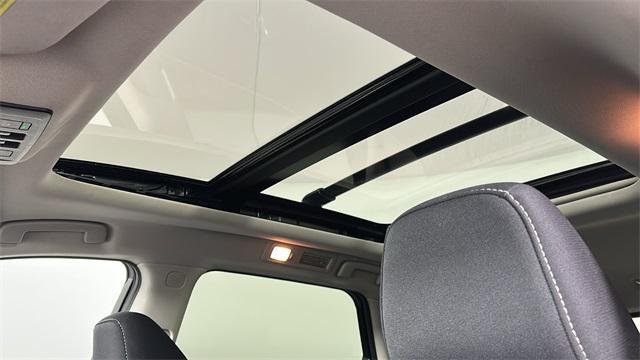 Photo of 2022 Brilliant Silver Metallic Nissan Pathfinder