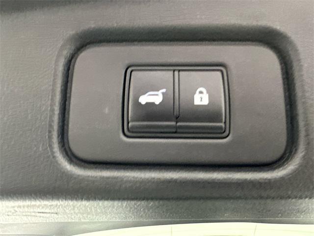 Photo of 2022 Brilliant Silver Metallic Nissan Pathfinder