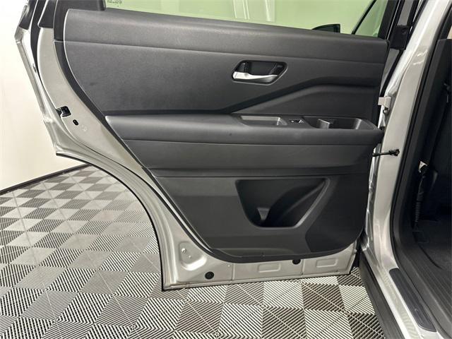 Photo of 2022 Brilliant Silver Metallic Nissan Pathfinder
