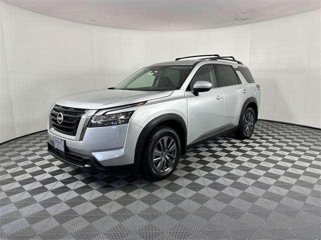 Photo of 2022 Brilliant Silver Metallic Nissan Pathfinder