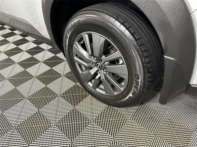 Photo of 2022 Brilliant Silver Metallic Nissan Pathfinder