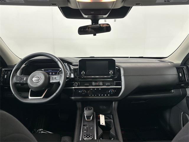 Photo of 2022 Brilliant Silver Metallic Nissan Pathfinder