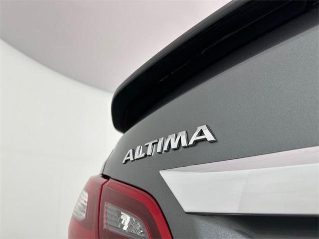 Photo of 2017 Gun Metallic Nissan Altima