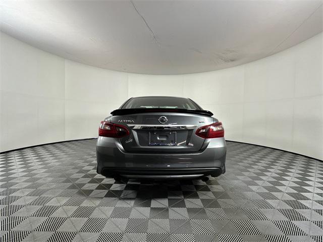 Photo of 2017 Gun Metallic Nissan Altima