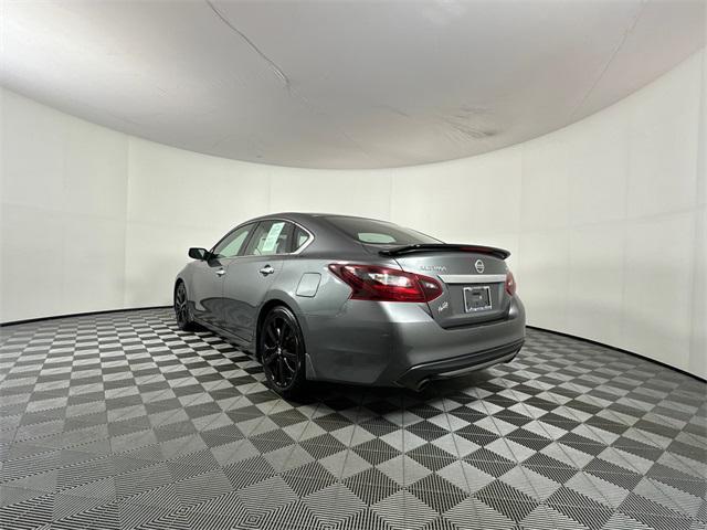 Photo of 2017 Gun Metallic Nissan Altima