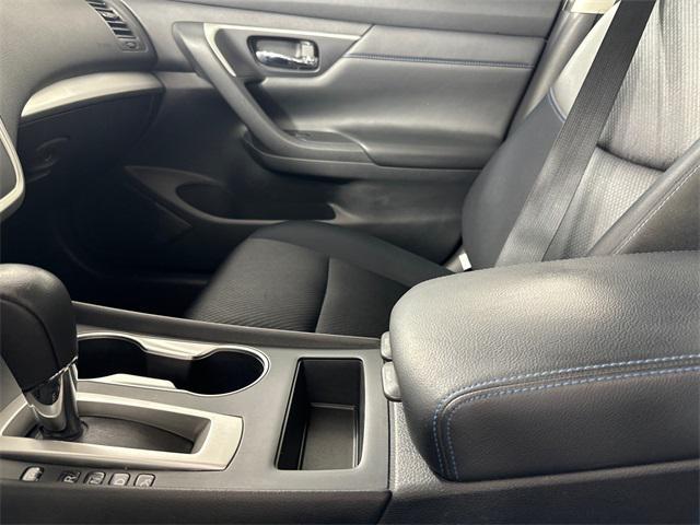 Photo of 2017 Gun Metallic Nissan Altima