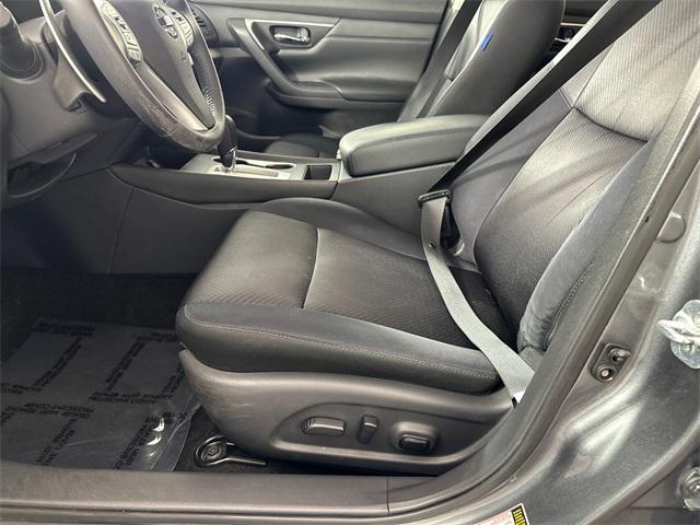 Photo of 2017 Gun Metallic Nissan Altima