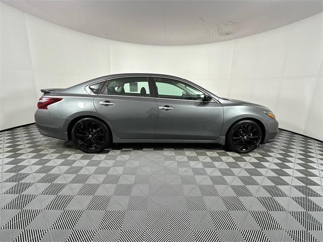 Photo of 2017 Gun Metallic Nissan Altima
