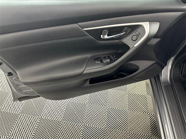 Photo of 2017 Gun Metallic Nissan Altima