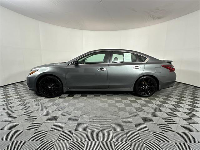 Photo of 2017 Gun Metallic Nissan Altima