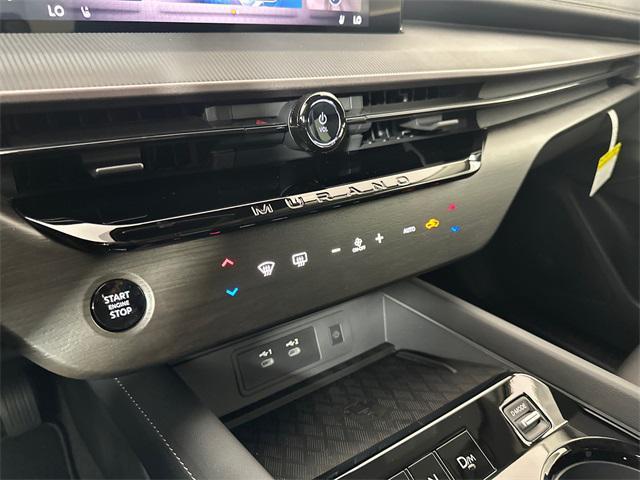 Photo of 2025 Super Black Nissan Murano