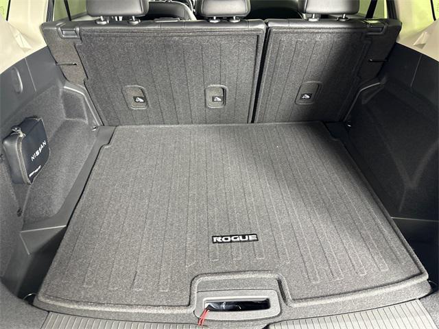 Photo of 2026 Super Black Nissan Rogue