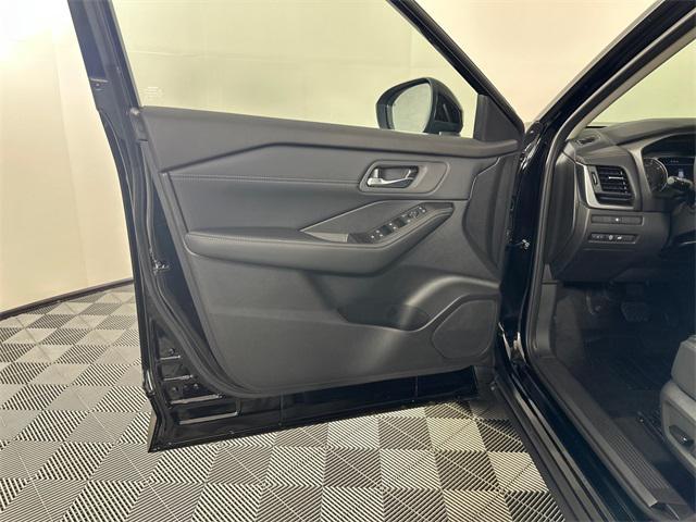 Photo of 2026 Super Black Nissan Rogue