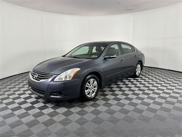 Photo of 2010 Dark Slate Metallic Nissan Altima