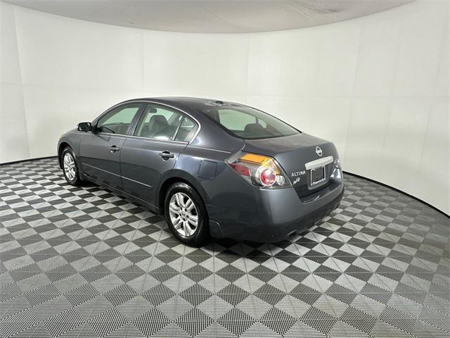 Photo of 2010 Dark Slate Metallic Nissan Altima