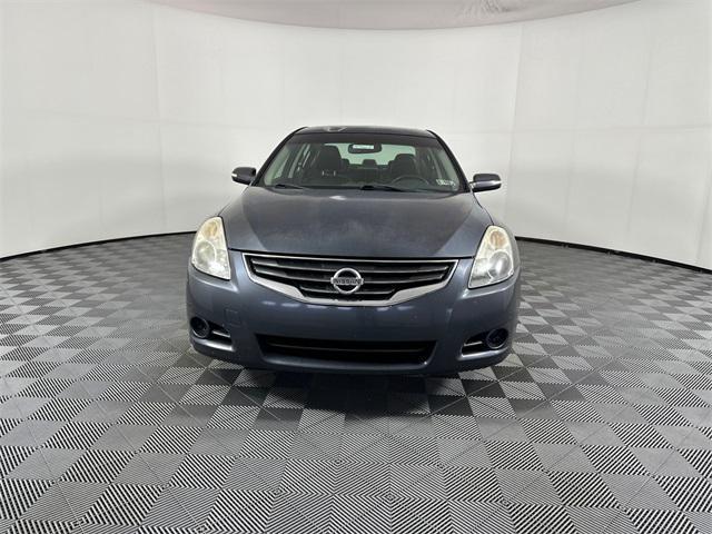 Photo of 2010 Dark Slate Metallic Nissan Altima
