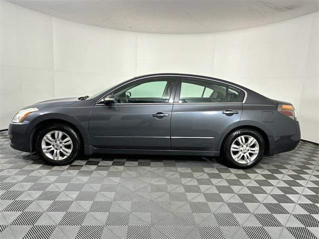 Photo of 2010 Dark Slate Metallic Nissan Altima