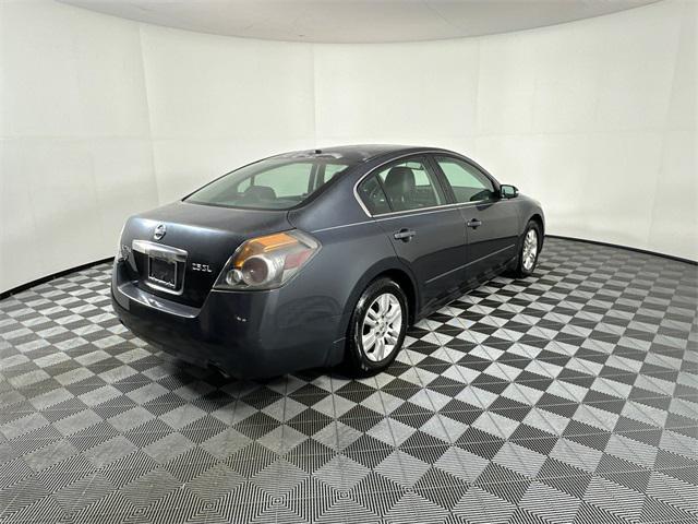 Photo of 2010 Dark Slate Metallic Nissan Altima