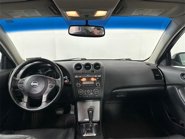 Photo of 2010 Dark Slate Metallic Nissan Altima
