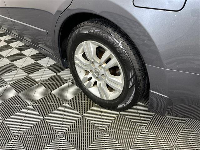 Photo of 2010 Dark Slate Metallic Nissan Altima