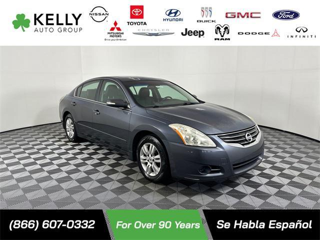 Photo of 2010 Dark Slate Metallic Nissan Altima