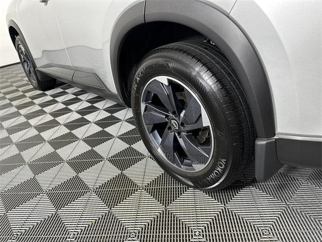 Photo of 2024 Brilliant Silver Metallic Nissan Rogue