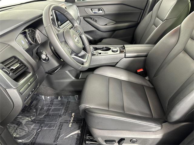 Photo of 2024 Brilliant Silver Metallic Nissan Rogue