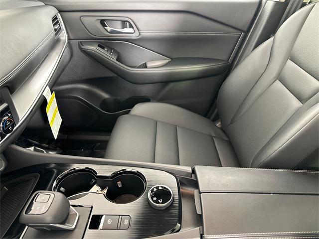 Photo of 2024 Brilliant Silver Metallic Nissan Rogue