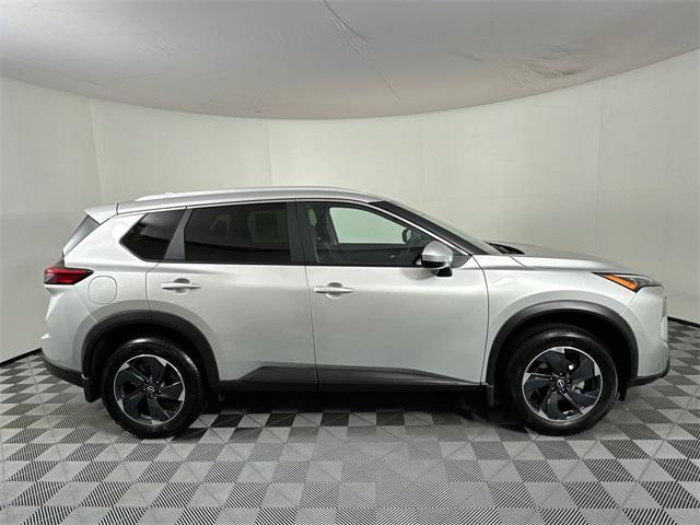 Photo of 2024 Brilliant Silver Metallic Nissan Rogue