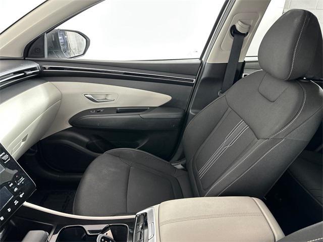 Photo of 2024 White Pearl Hyundai TUCSON
