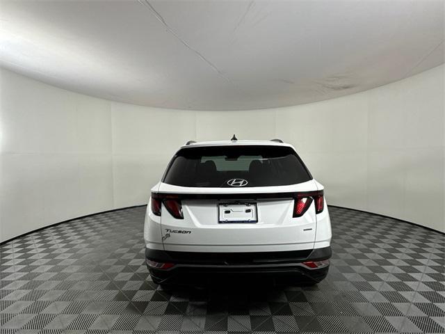 Photo of 2024 White Pearl Hyundai TUCSON