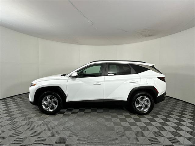 Photo of 2024 White Pearl Hyundai TUCSON