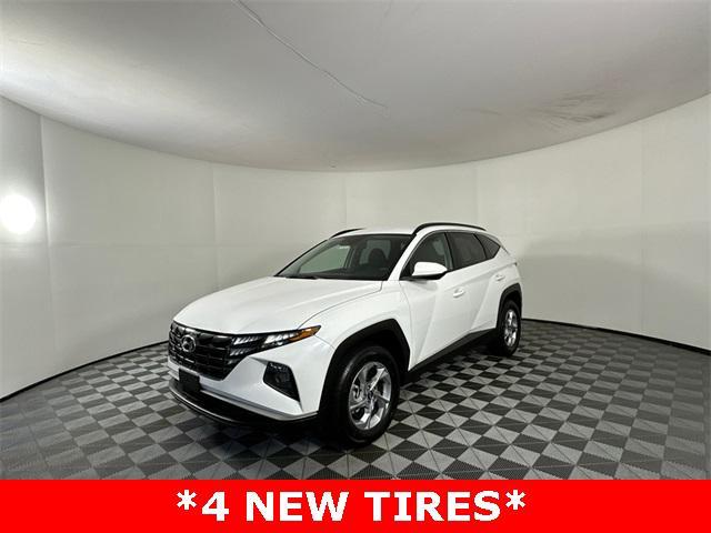 Photo of 2024 White Pearl Hyundai TUCSON