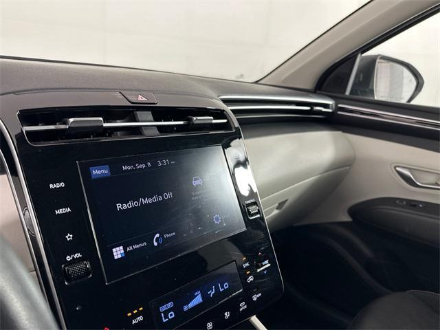 Photo of 2024 White Pearl Hyundai TUCSON
