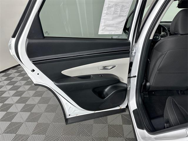 Photo of 2024 White Pearl Hyundai TUCSON