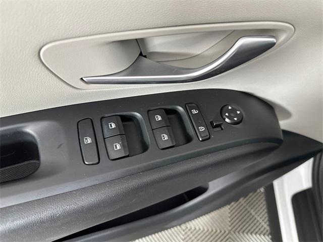 Photo of 2024 White Pearl Hyundai TUCSON