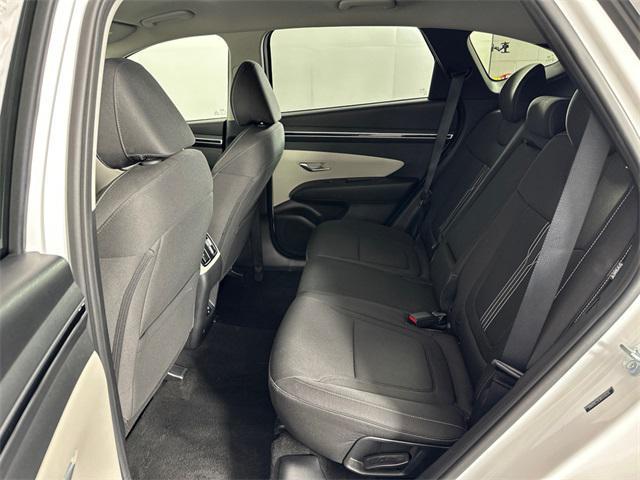Photo of 2024 White Pearl Hyundai TUCSON
