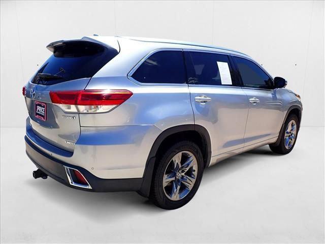 Photo of 2019 Celestial Silver Metallic Toyota Highlander Hybrid