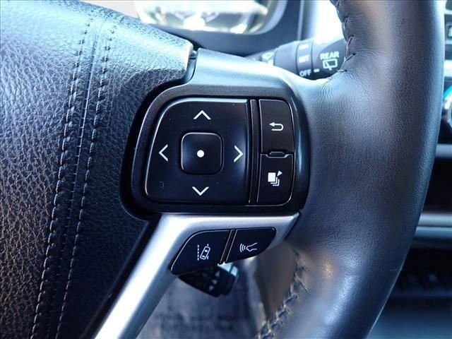 Photo of 2019 Celestial Silver Metallic Toyota Highlander Hybrid