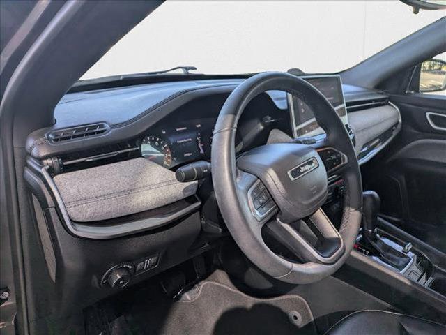 Photo of 2023 Granite Crystal Metallic Clearcoat Jeep Compass