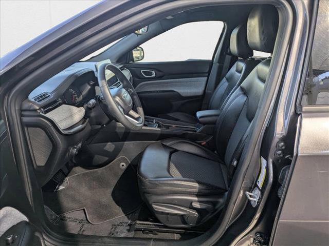 Photo of 2023 Granite Crystal Metallic Clearcoat Jeep Compass