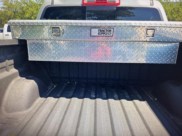 Photo of 2017 Silver Ice Metallic Chevrolet Colorado