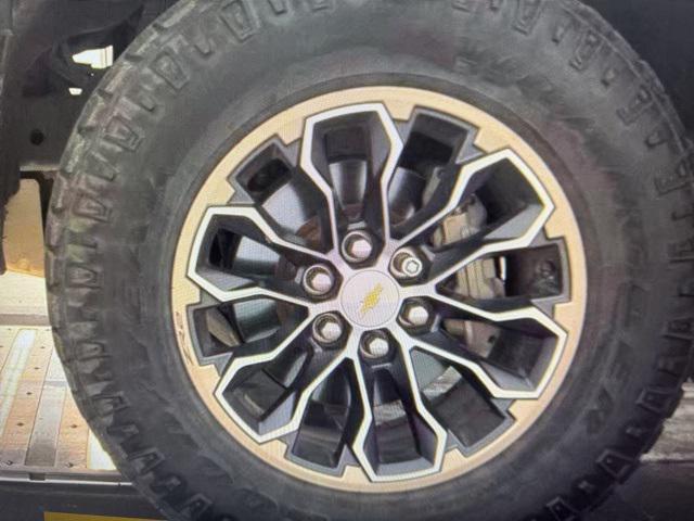 Photo of 2017 Silver Ice Metallic Chevrolet Colorado