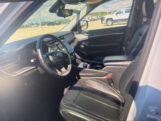 Photo of 2022 Bright White Clearcoat Jeep Grand Cherokee