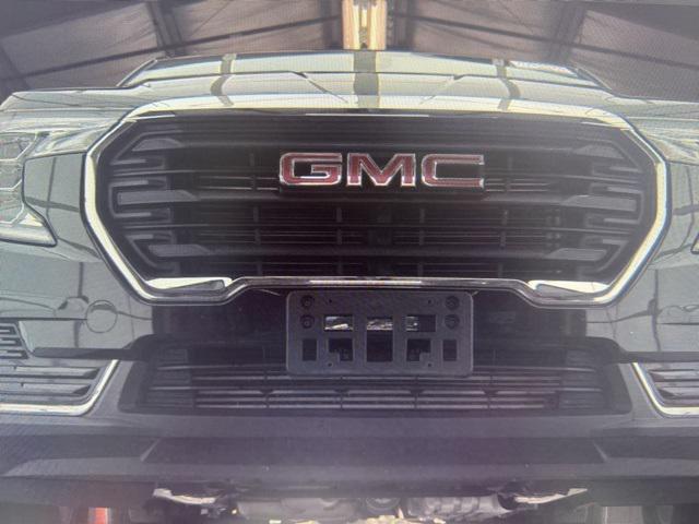 Photo of 2024 Ebony Twilight Metallic GMC Terrain