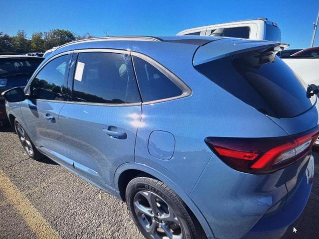 Photo of 2024 Vapor Blue Metallic Ford Escape