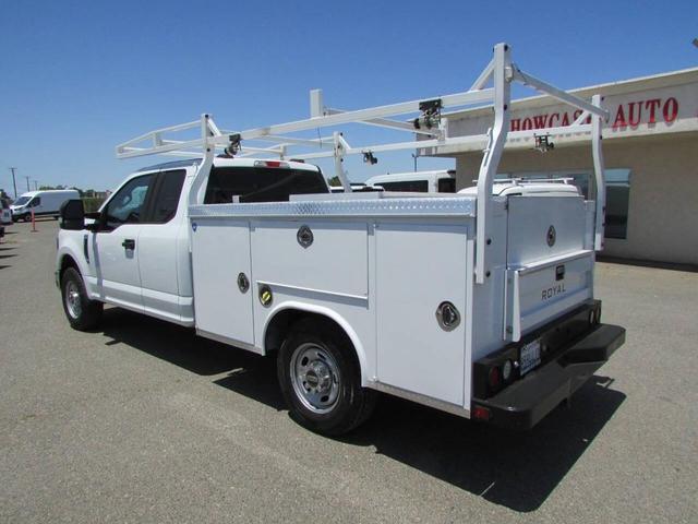 Photo of 2022 Oxford White Ford F-350