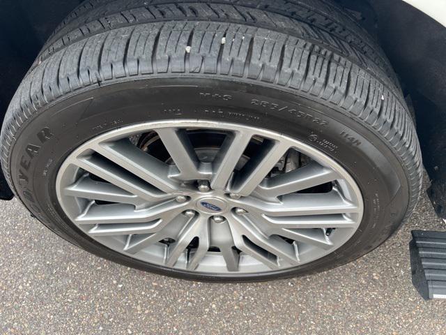 Photo of 2022 Star White Metallic Tri-Coat Ford Expedition